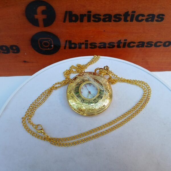 Reloj de bolsillo de números dorados
