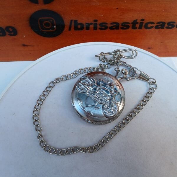 Reloj de bolsillo plateado, diseño moto, con luz led