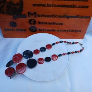 Collar elegante largo color rojo con negro