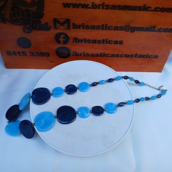 Collar elegante largo color celeste - Imagen 2
