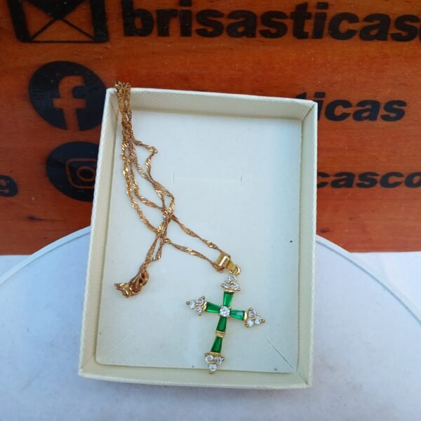 Cadena dorada con dije en forma de cruz verde, acero inoxidable