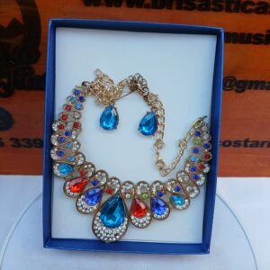 Collar elegante perlas de colores con aretes perla celeste