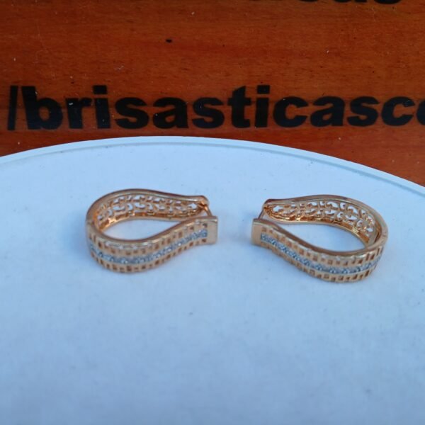 Aretes , argollas dorados  con perlitas blancas  acero inoxidable
