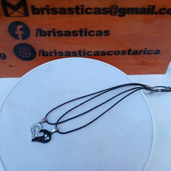 Collar de pareja, dos mitades de corazón incrustados Dorado y plateado