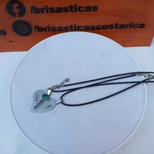 Collar de pareja, dos mitades de llave en medio del corazón "love you" incrustados plateado