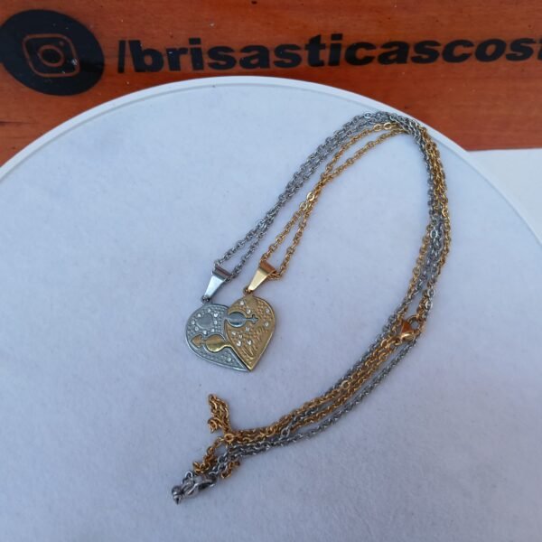 Collar de pareja dorado y plateado,  dos mitades