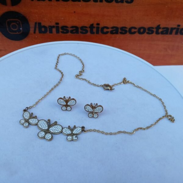 Collar cadena y aretes mariposas