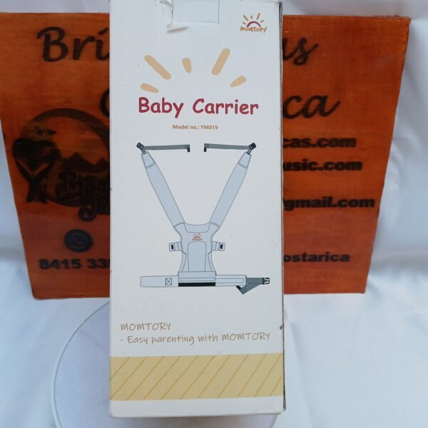 Portabebé ergonómico color gris, soporte acolchado para cabeza y cuello, material algodón.