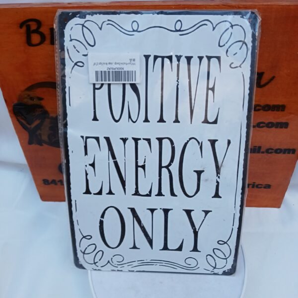 Cartel de metal con texto en inglés "Positive Energy Only"