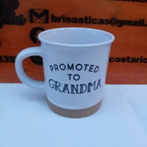 Tasa de ceramica "Promovida a abuela" color blanca