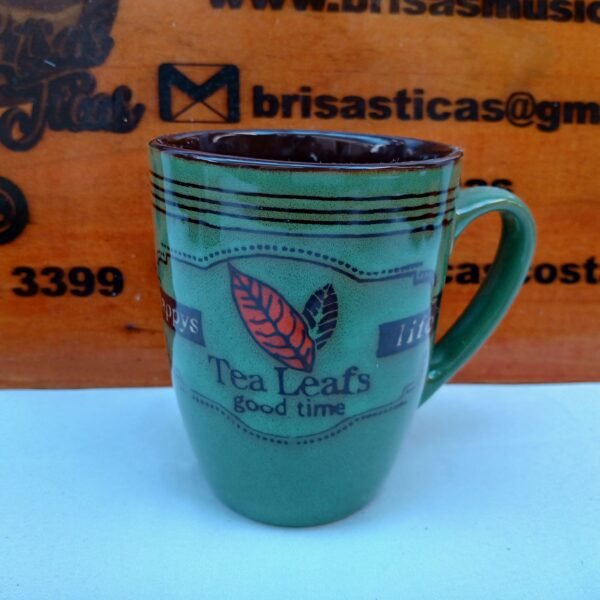 Taza verde hojas de te