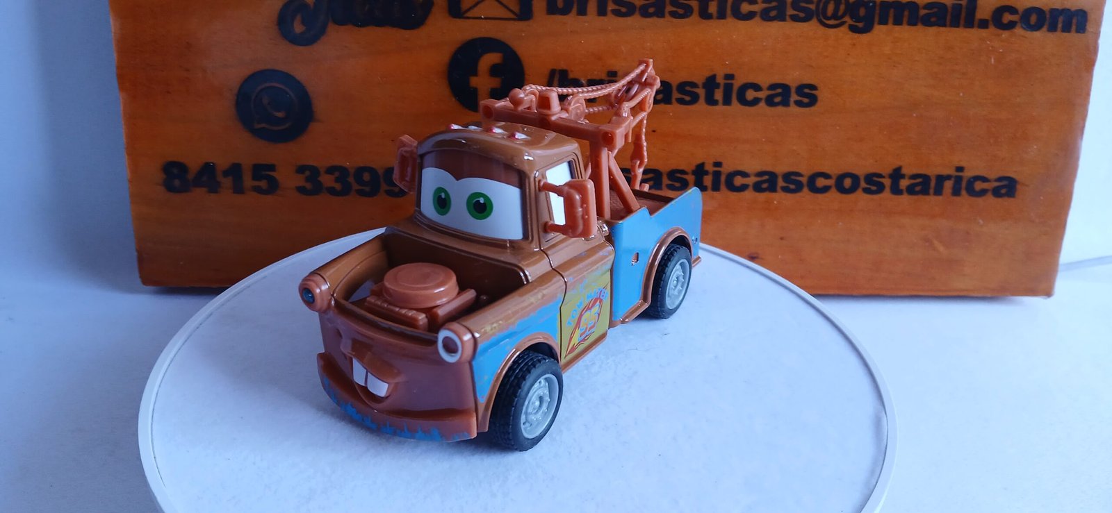 Auto Tom Mate de Tracción, con luz y musica 20cm x 10cm